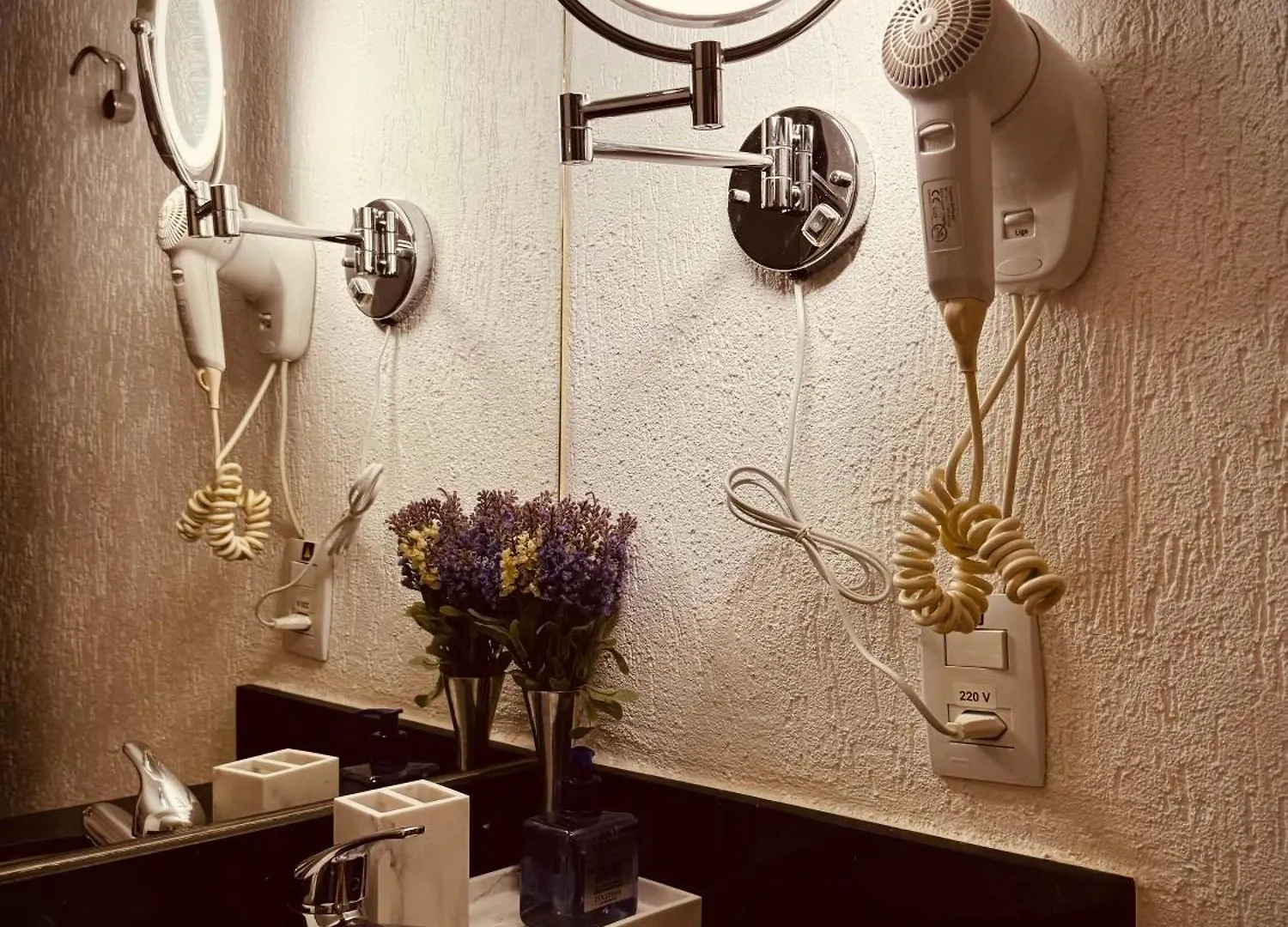 Localizacao Privilegiada E Quarto Espacoso No Hotel Athos Bulcao Brasilia Brazil